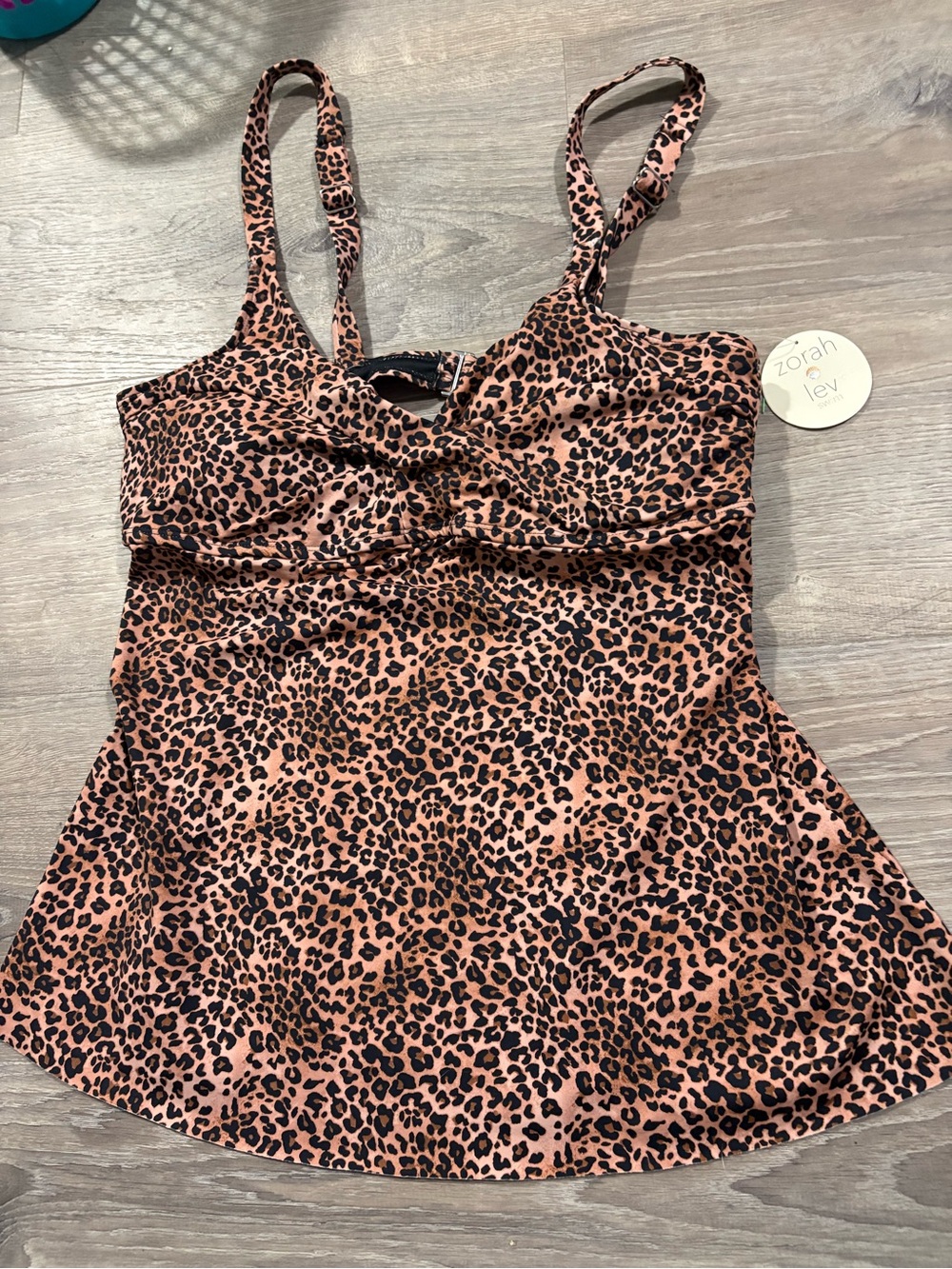 Zorah lev size 16 swim top new with tag w underwire great support strong closure